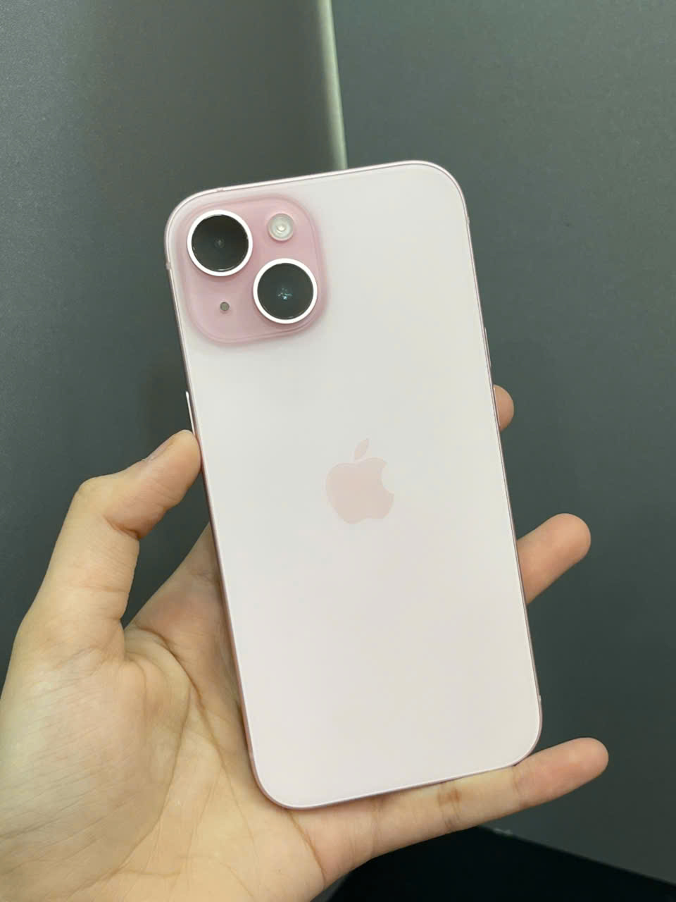 Điện thoại iPhone 15 Quốc Tế ZP Màu Hồng Pastel – Pin Hoàn Hảo 100%